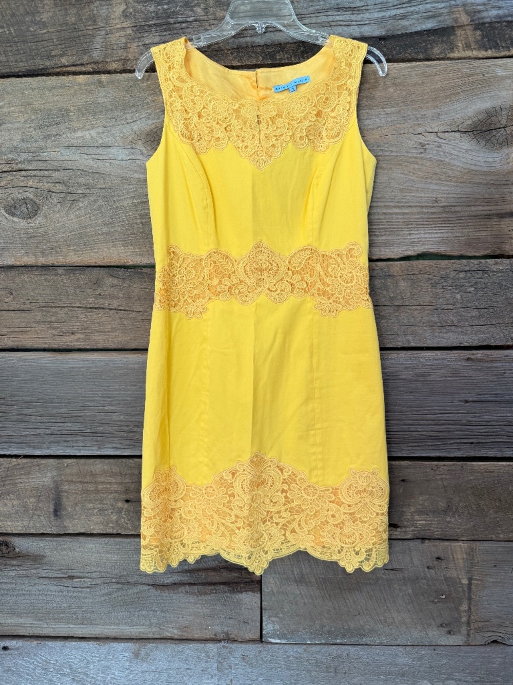 Antonio Melani elegant sleeveless sheath with lace overlay, yellow, size 6
